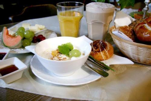 بنسيون Gasthof Alte Post   Restaurant Offen