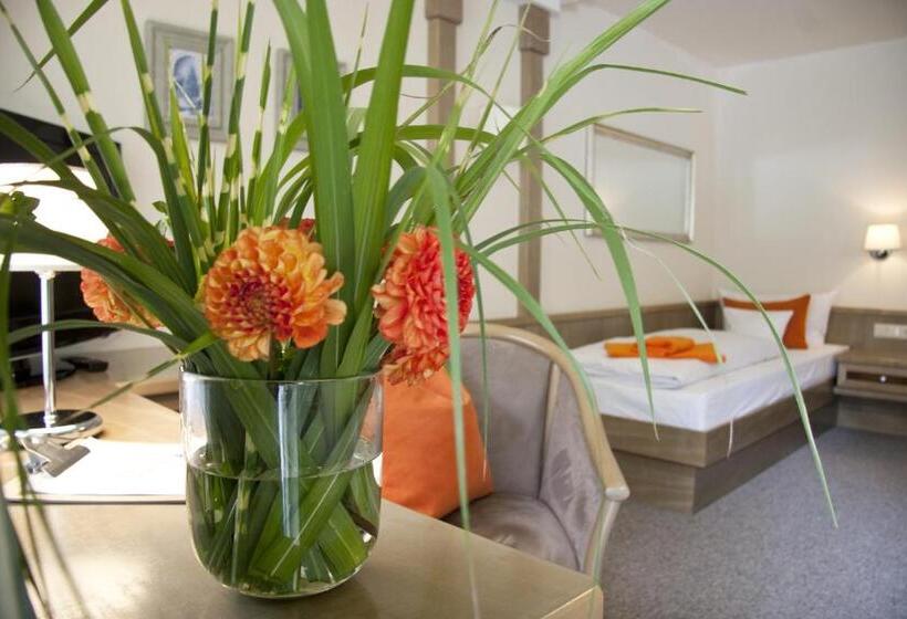 بنسيون Gasthof Alte Post   Restaurant Offen