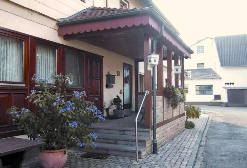 ペンション Landgasthof Emden