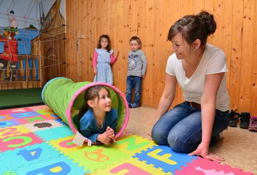 פנסיון Familienhotel Löwen