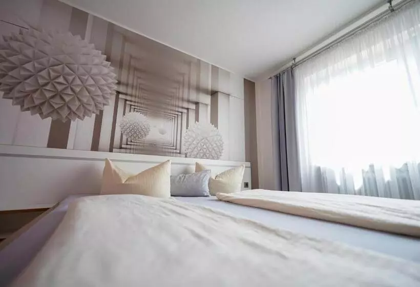 Отель Garni Zur Krone