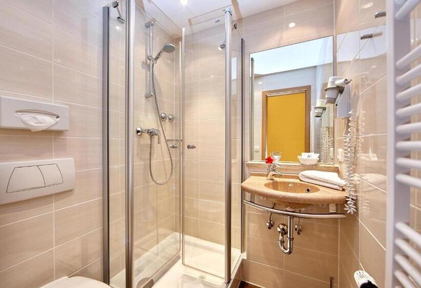 酒店 Vier Jahreszeiten