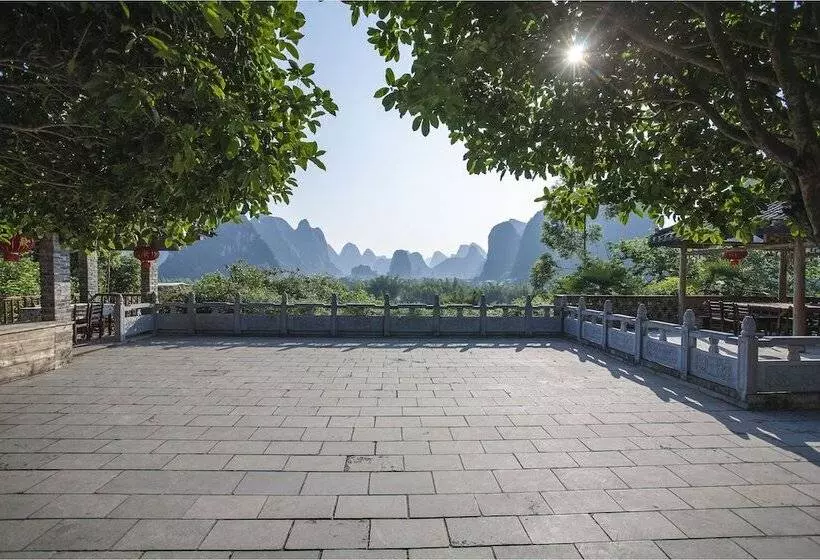 Hotel Riverside Retreat