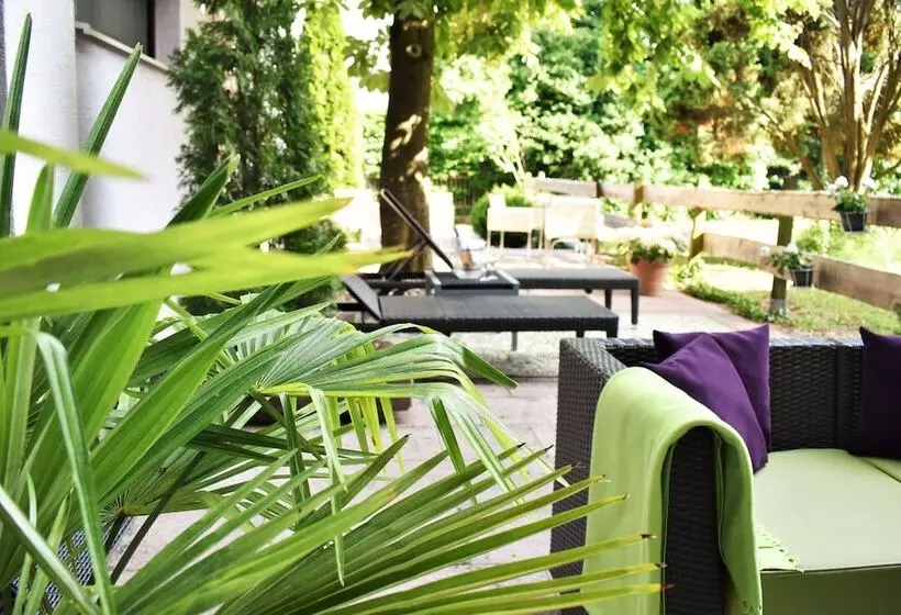 Отель Zum See Garni