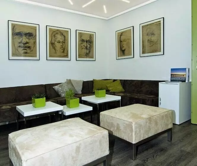 Отель Zum See Garni