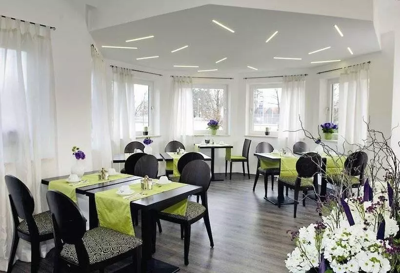 Отель Zum See Garni