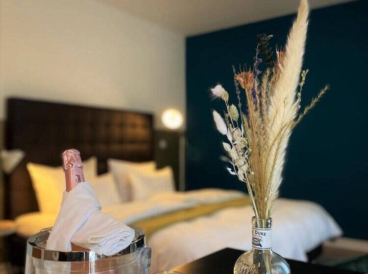 فندق Zum See Garni