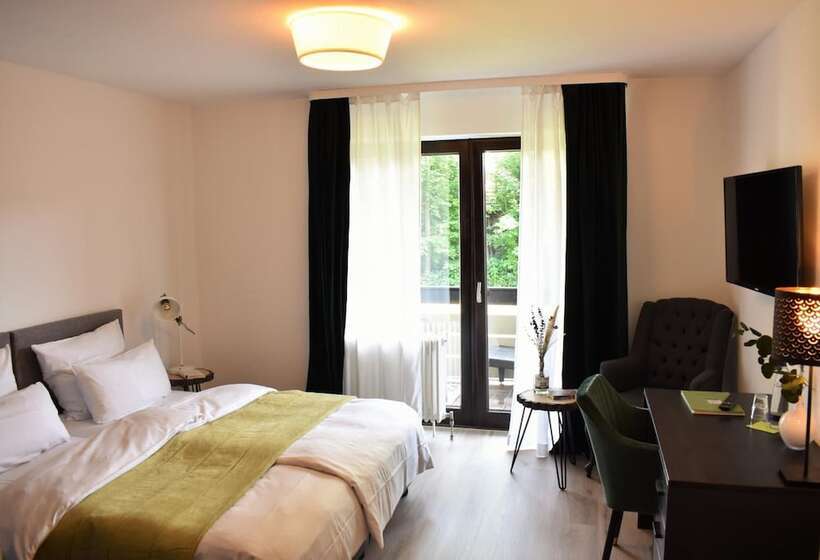 فندق Zum See Garni