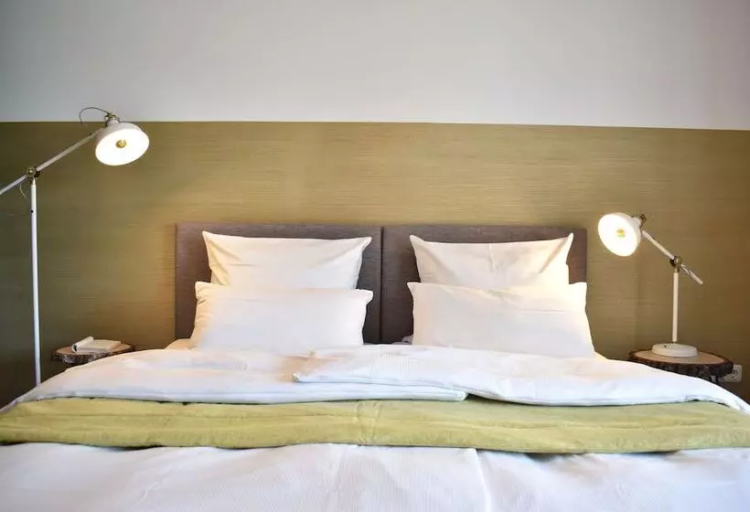 Отель Zum See Garni