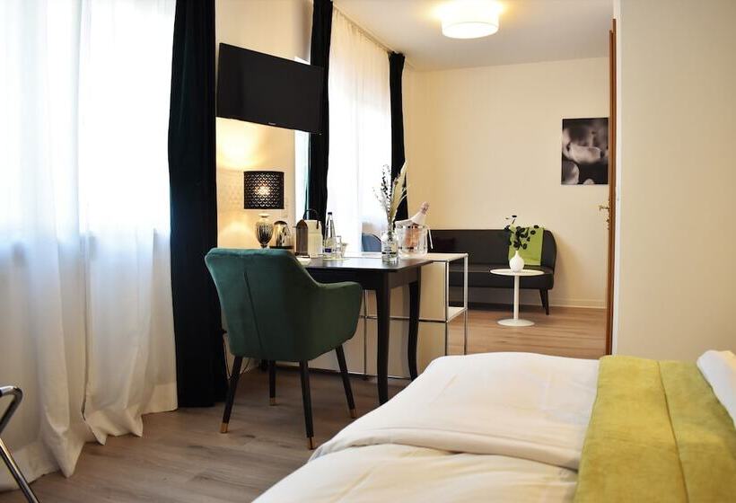 فندق Zum See Garni