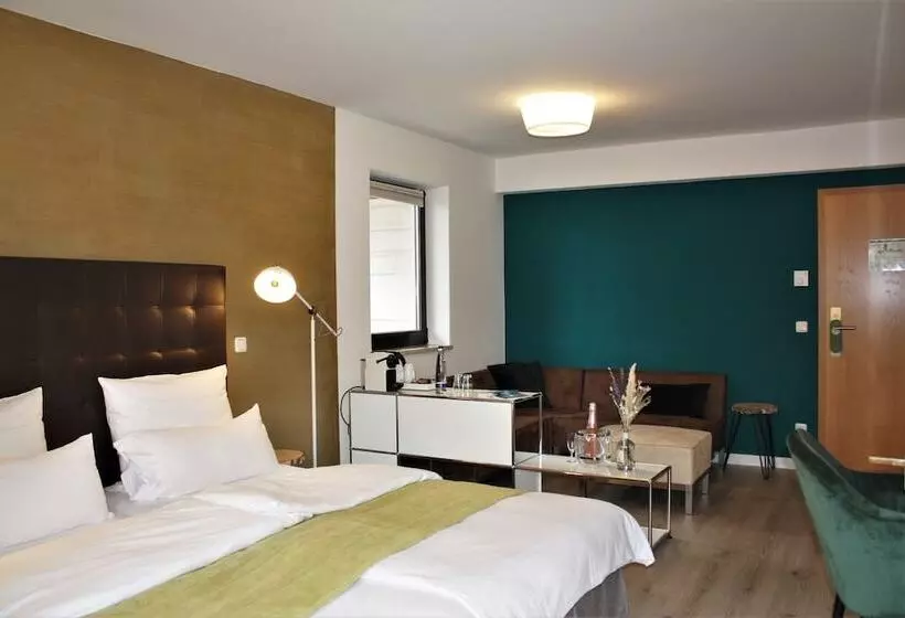 Отель Zum See Garni