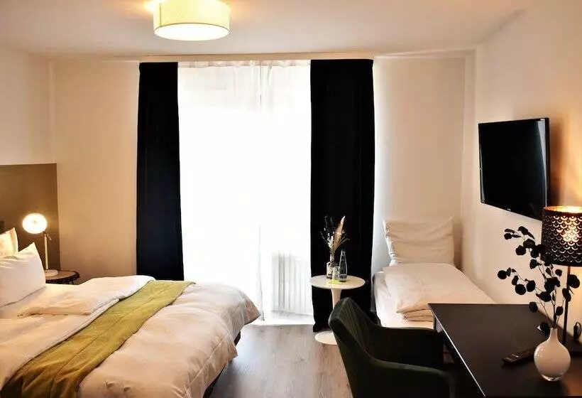 Отель Zum See Garni