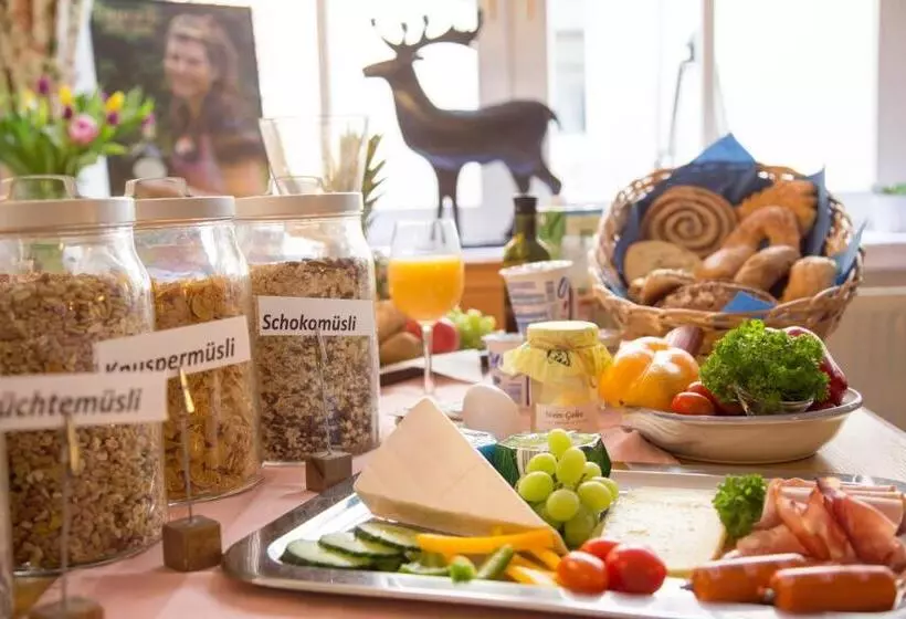 Пансион Garni Zum Hirschen