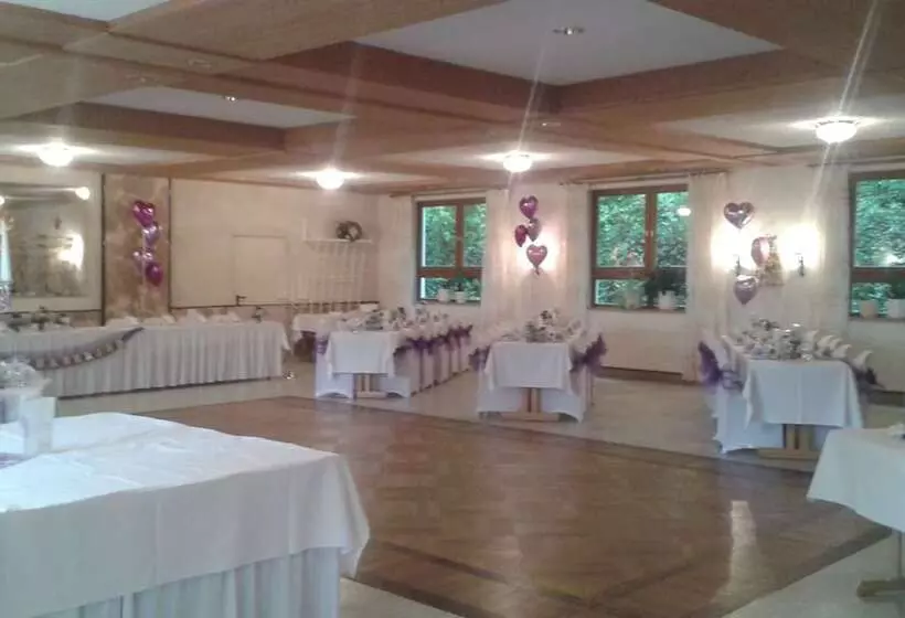 펜션 Landgasthof Schwarz