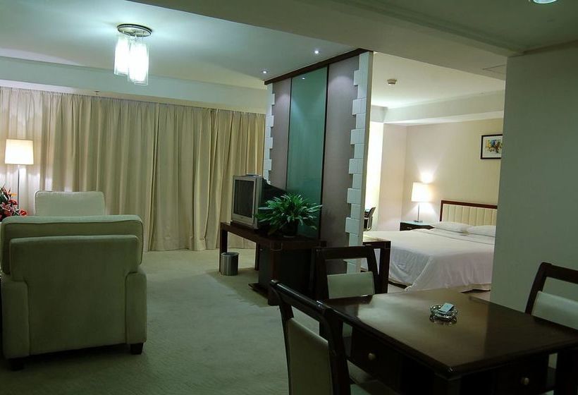 호텔 Grand Holiday