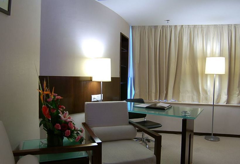 호텔 Grand Holiday