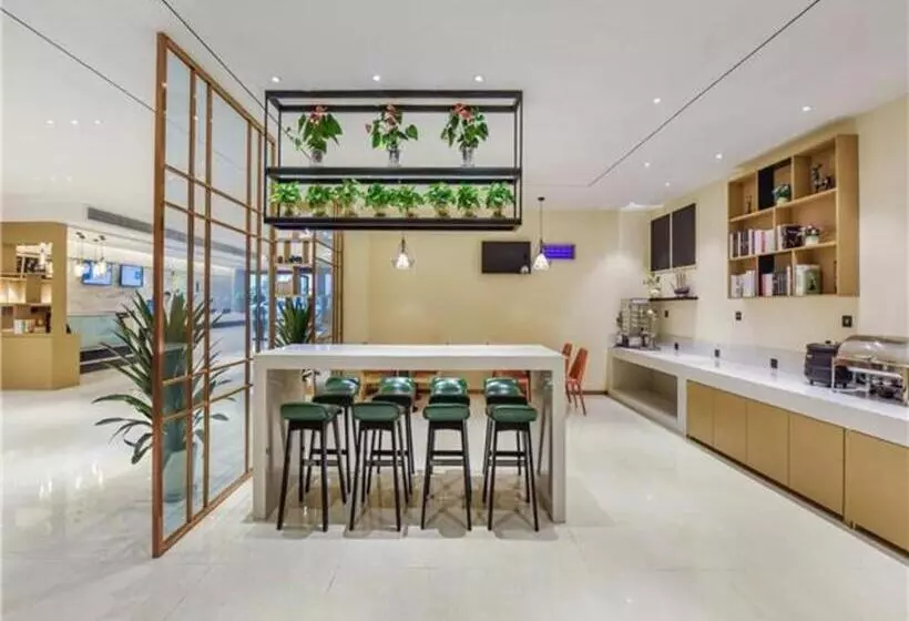 هتل City Comfort Inn Chongqing Chayuan Metro Station