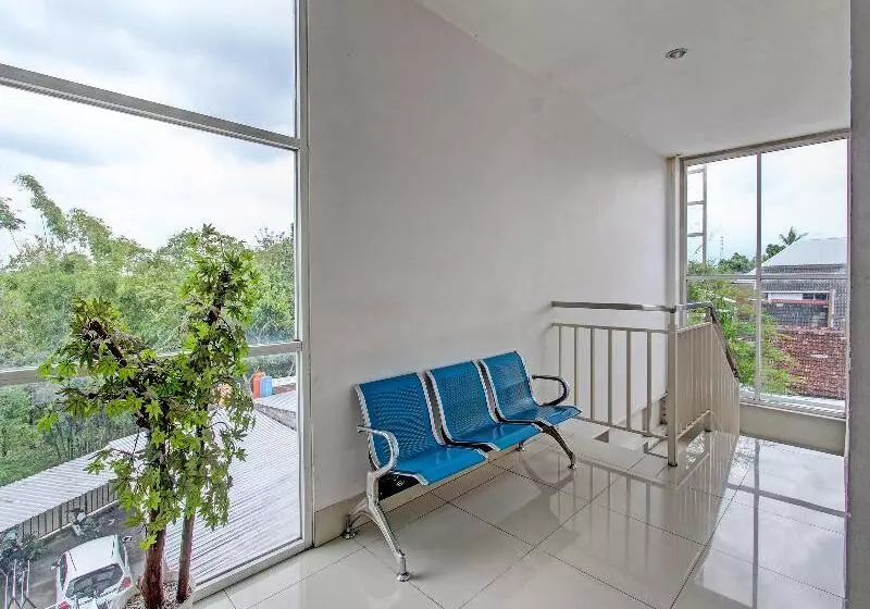 هتل D'helomi By Oyo Rooms