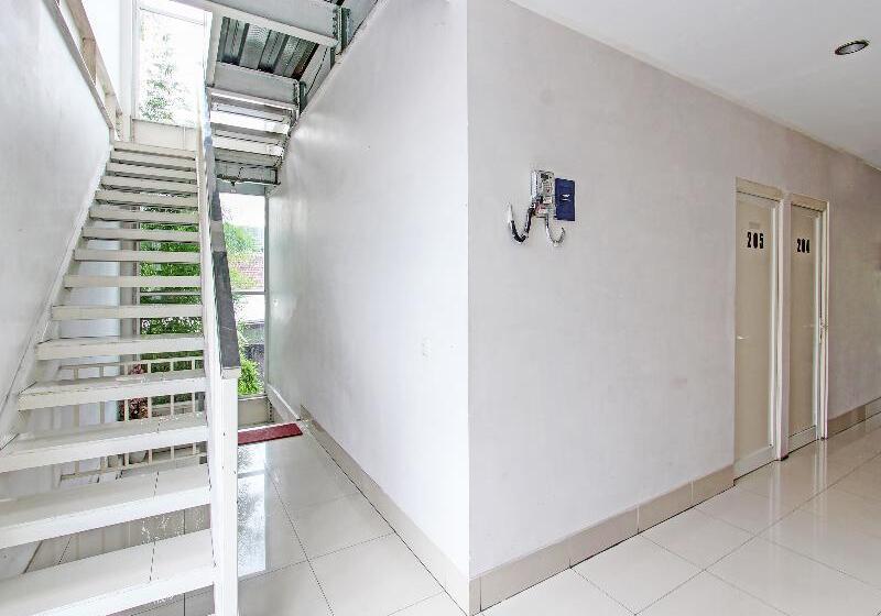 Отель D'helomi By Oyo Rooms