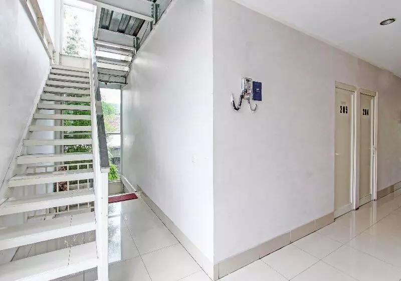 هتل D'helomi By Oyo Rooms