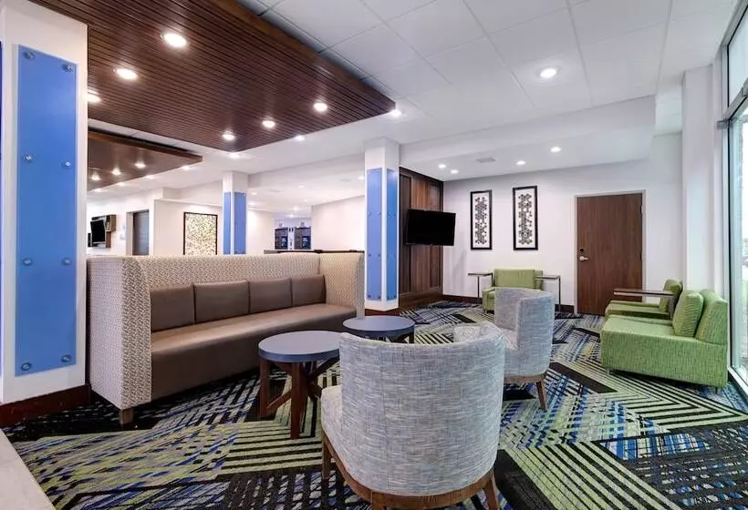 هتل Holiday Inn Express & Suites   Detroit   Dearborn, An Ihg