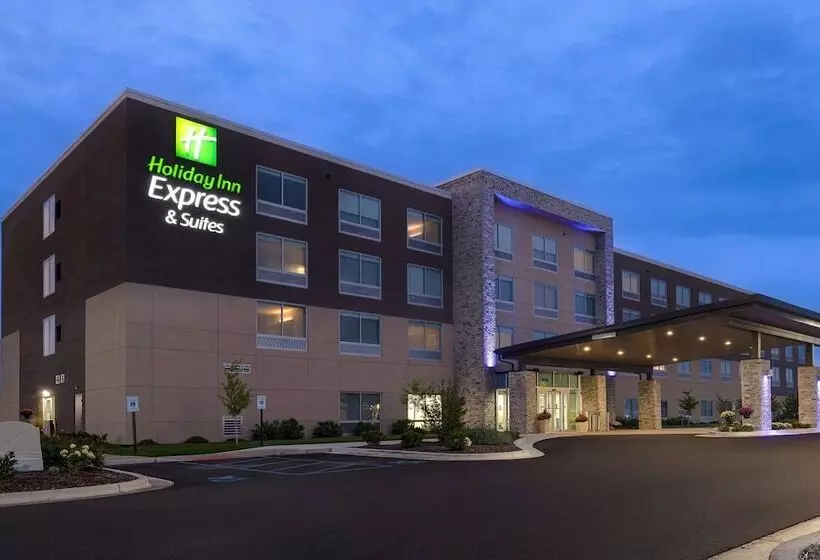 هتل Holiday Inn Express & Suites   Detroit   Dearborn, An Ihg