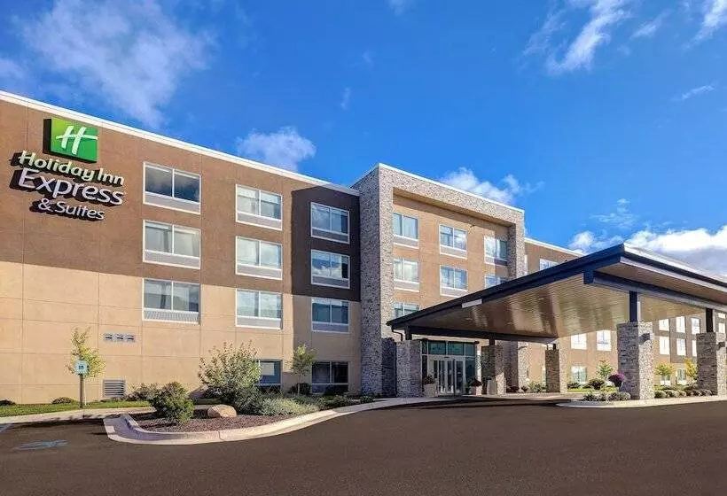 هتل Holiday Inn Express & Suites   Detroit   Dearborn, An Ihg