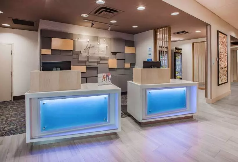 هتل Holiday Inn Express & Suites   Detroit   Dearborn, An Ihg