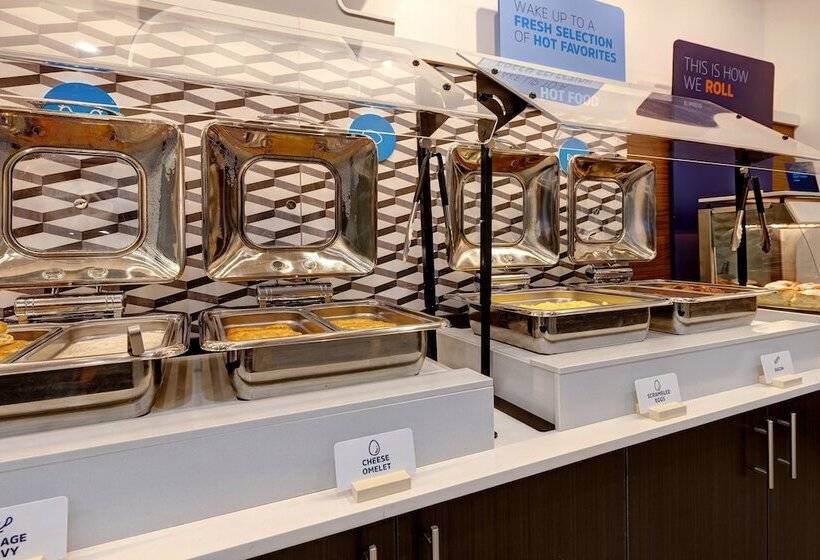 فندق Holiday Inn Express & Suites   Detroit   Dearborn, An Ihg