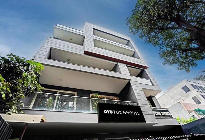 בית מלון כפרי Oyo Townhouse 141 Sector 14 Old Gurgaon