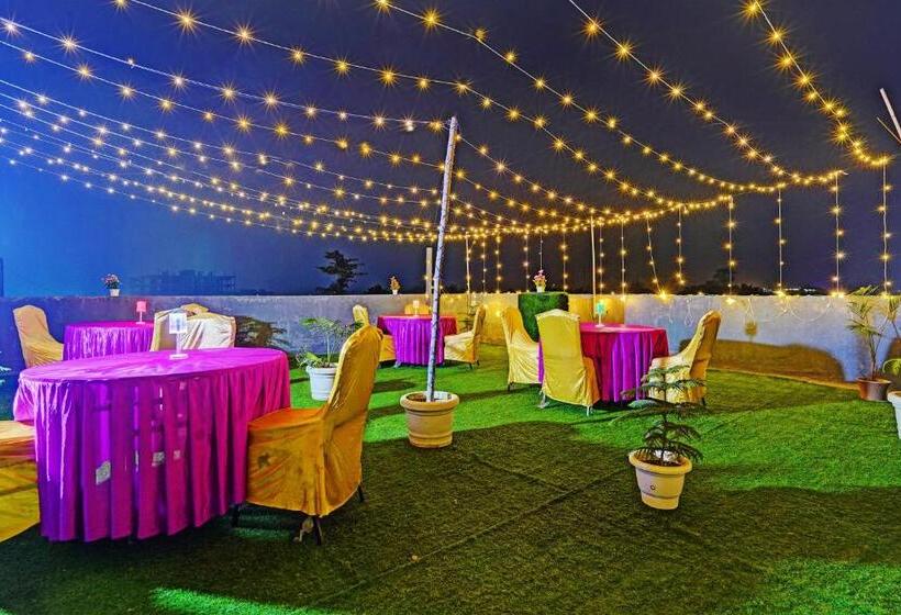 בית מלון כפרי Oyo Townhouse 141 Sector 14 Old Gurgaon