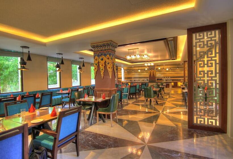 هتل Leh Crown Inn