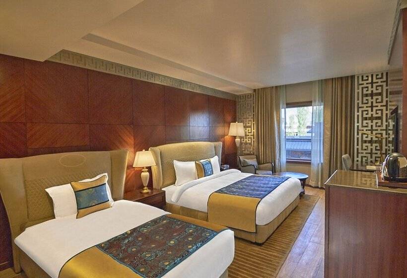 هتل Leh Crown Inn