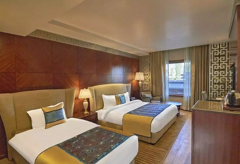 هتل Leh Crown Inn