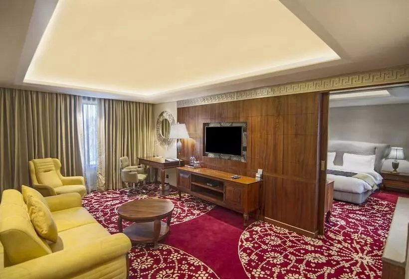 هتل Leh Crown Inn