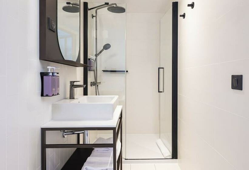 هتل Tribe Paris La Defense Esplanade