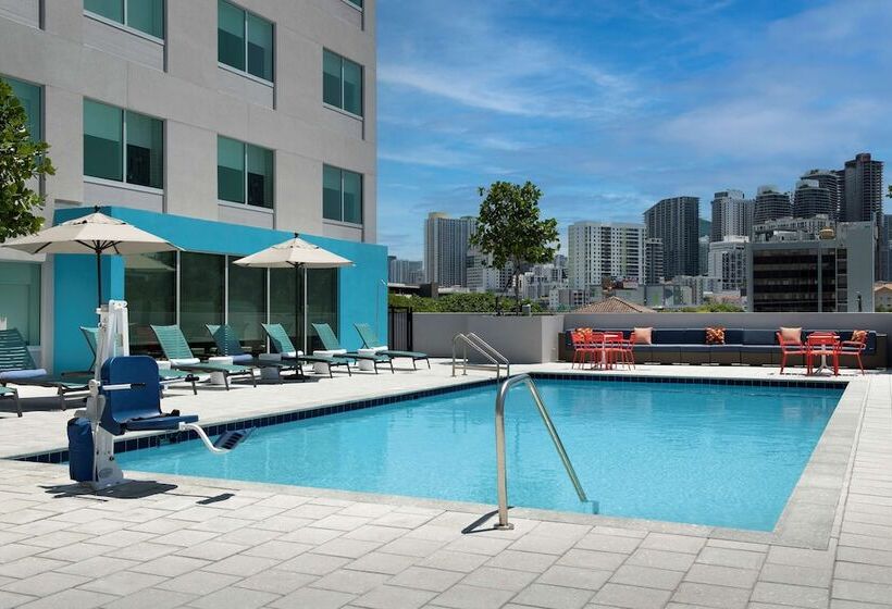 בית מלון כפרי Tru By Hilton Miami West Brickell