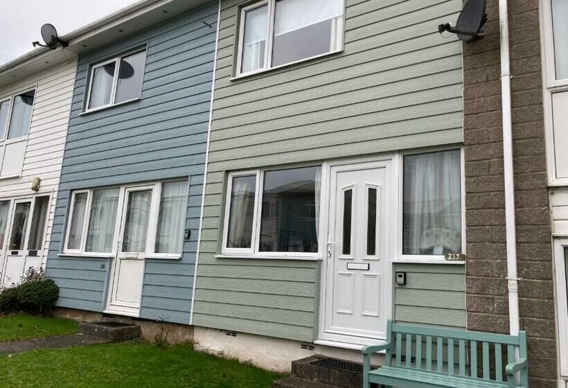 The Beach House! Walk To Beach In Under 5 Minutes!