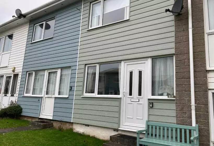 The Beach House! Walk To Beach In Under 5 Minutes!