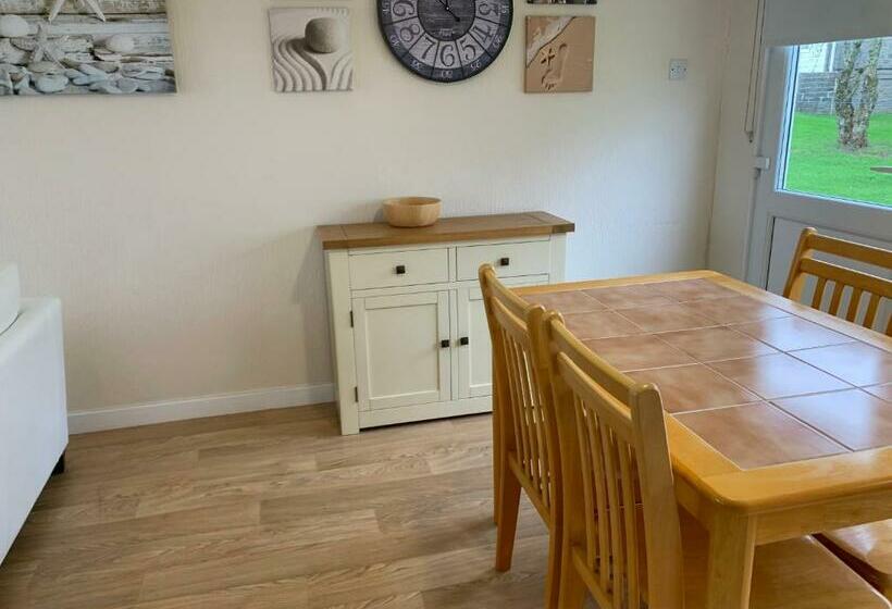 The Beach House! Walk To Beach In Under 5 Minutes!