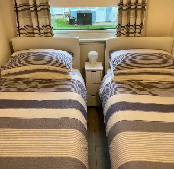 The Beach House! Walk To Beach In Under 5 Minutes!