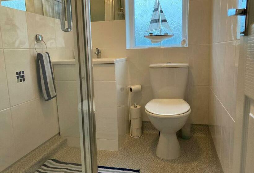 The Beach House! Walk To Beach In Under 5 Minutes!