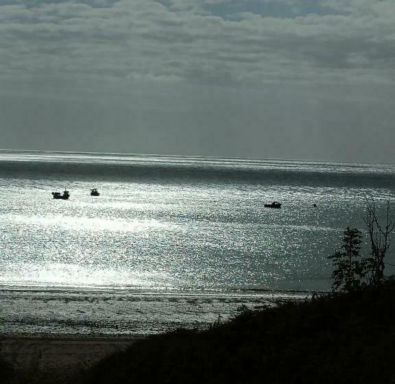 The Beach House! Walk To Beach In Under 5 Minutes!