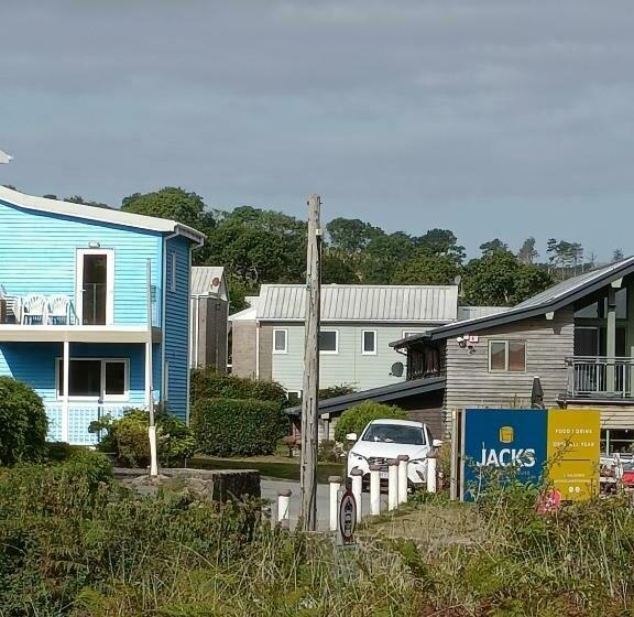 The Beach House! Walk To Beach In Under 5 Minutes!