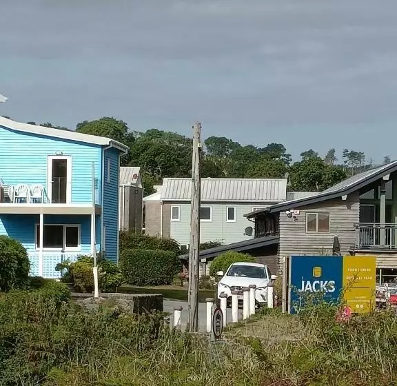 The Beach House! Walk To Beach In Under 5 Minutes!