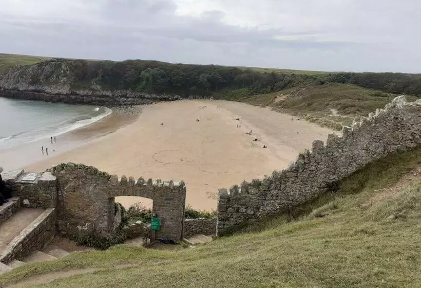 The Beach House! Walk To Beach In Under 5 Minutes!