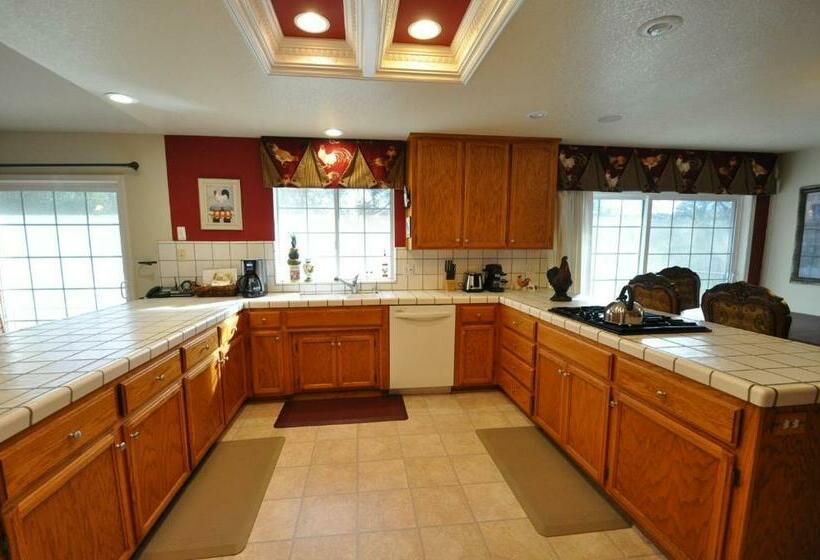 Yosemite Villa   Only 0,3 Miles From Lake Lodge Beach And Playground