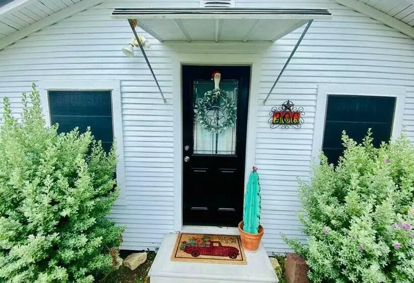 8th St. Cowboy Haus I Biker Friendly I River