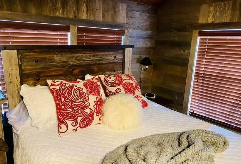 8th St. Cowboy Haus I Biker Friendly I River