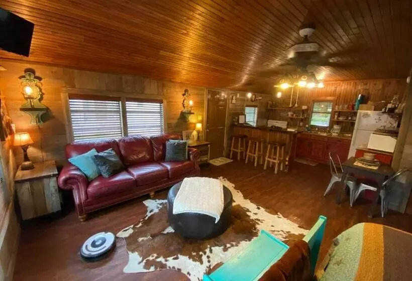 8th St. Cowboy Haus I Biker Friendly I River